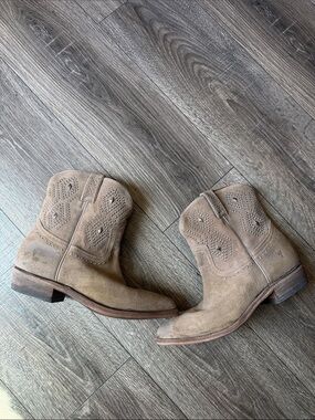FRYE Billy Stud Suede Short boots